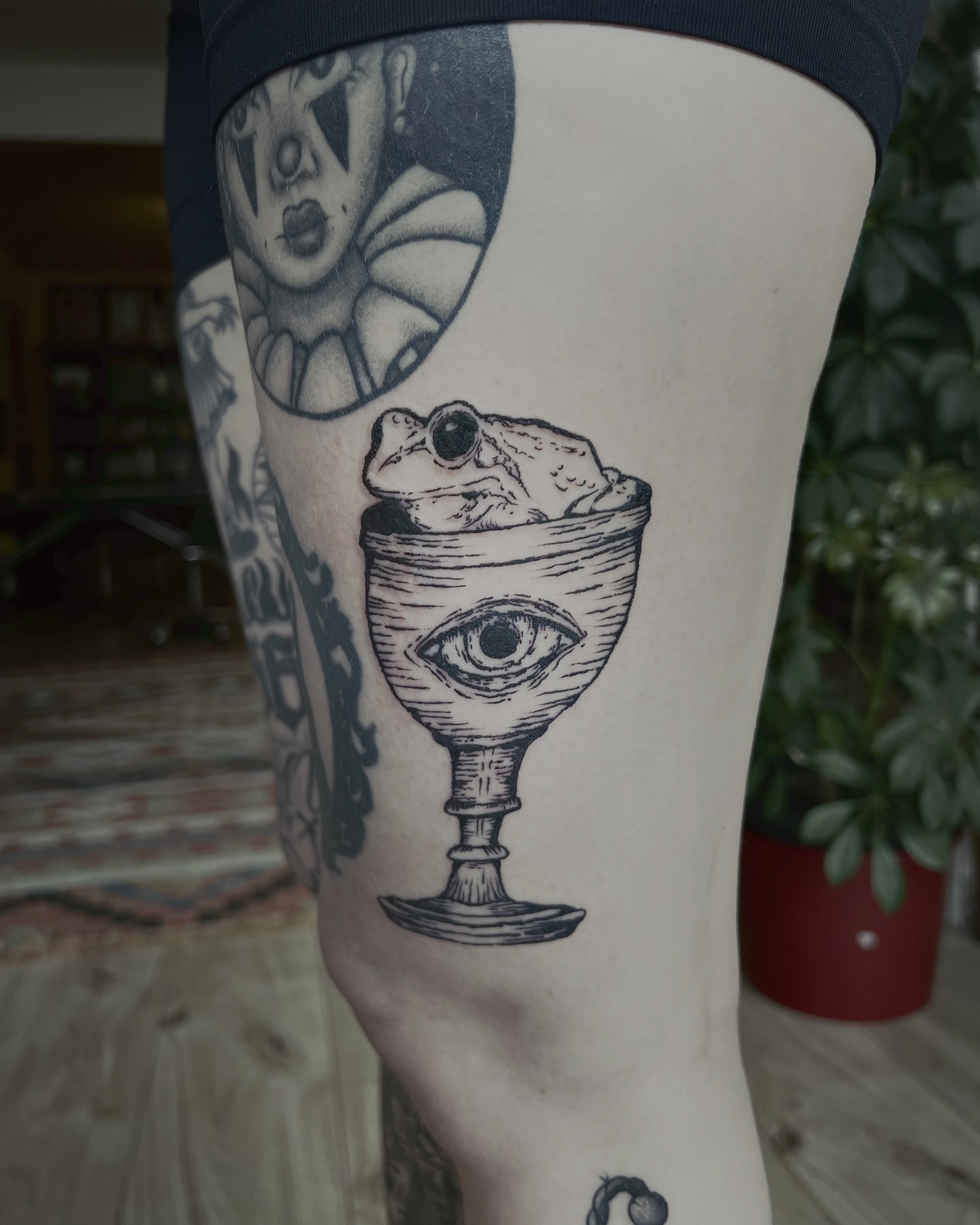 Massive thanks to @hoppy.tats for choosing this lil guy from my flash! ❤️?
I’d really love to do some more engraved styled tattoos!
Dm to enquire and book!
Made using: @mikepike @killerinktattoo @barber_dts @magnumtattoosupplies @ambitiontattoo_amz