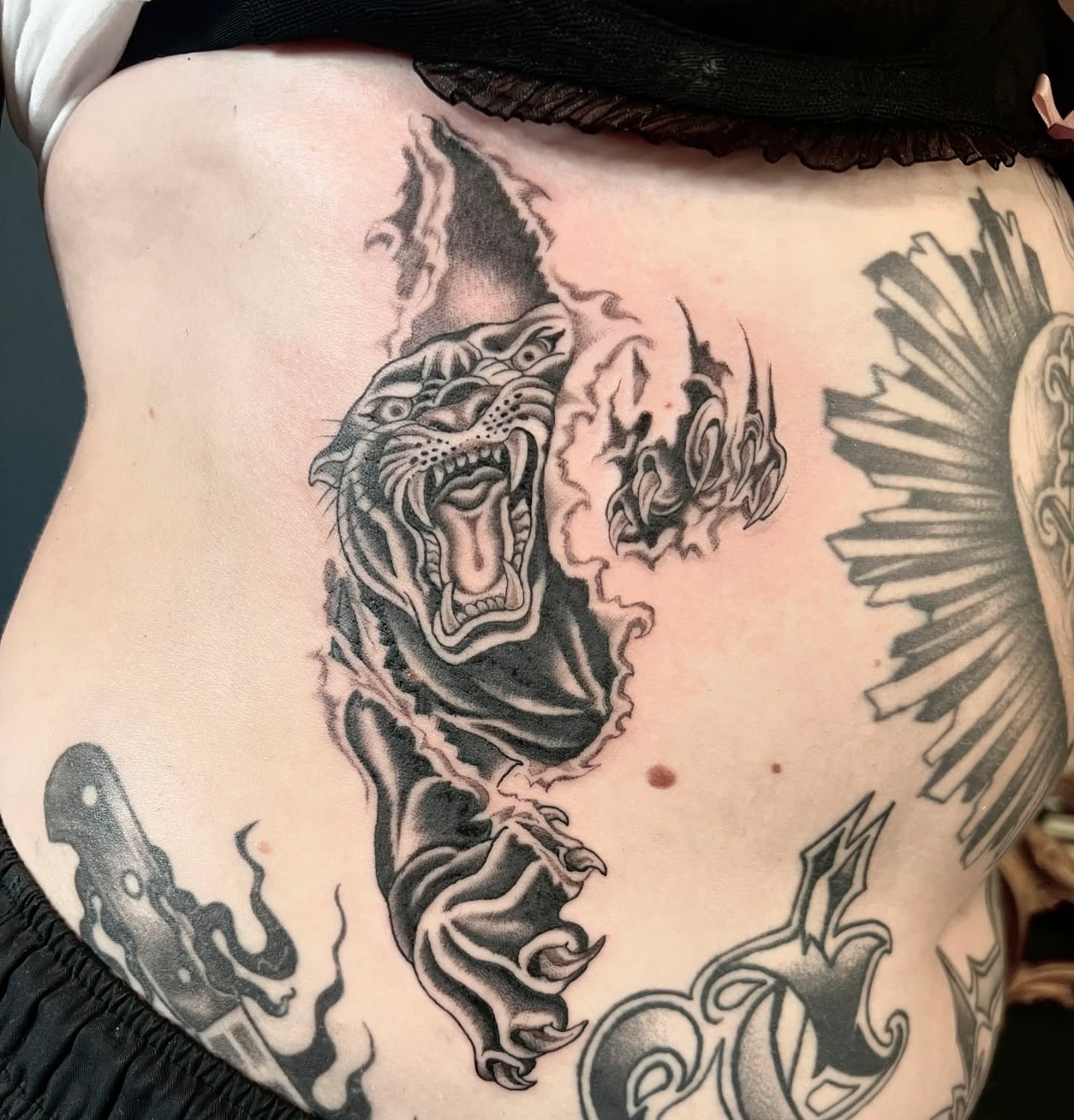 Loved tattooing this. Fine line traditional style. I will be posting some new flash designs in this style next week. Keep a look out. Taking bookings for November/December. #traditional #traditionaltattoo #fineline #finelinetattoo #panther #panthertattoo #tattooinspiration #tattooist #tattooink