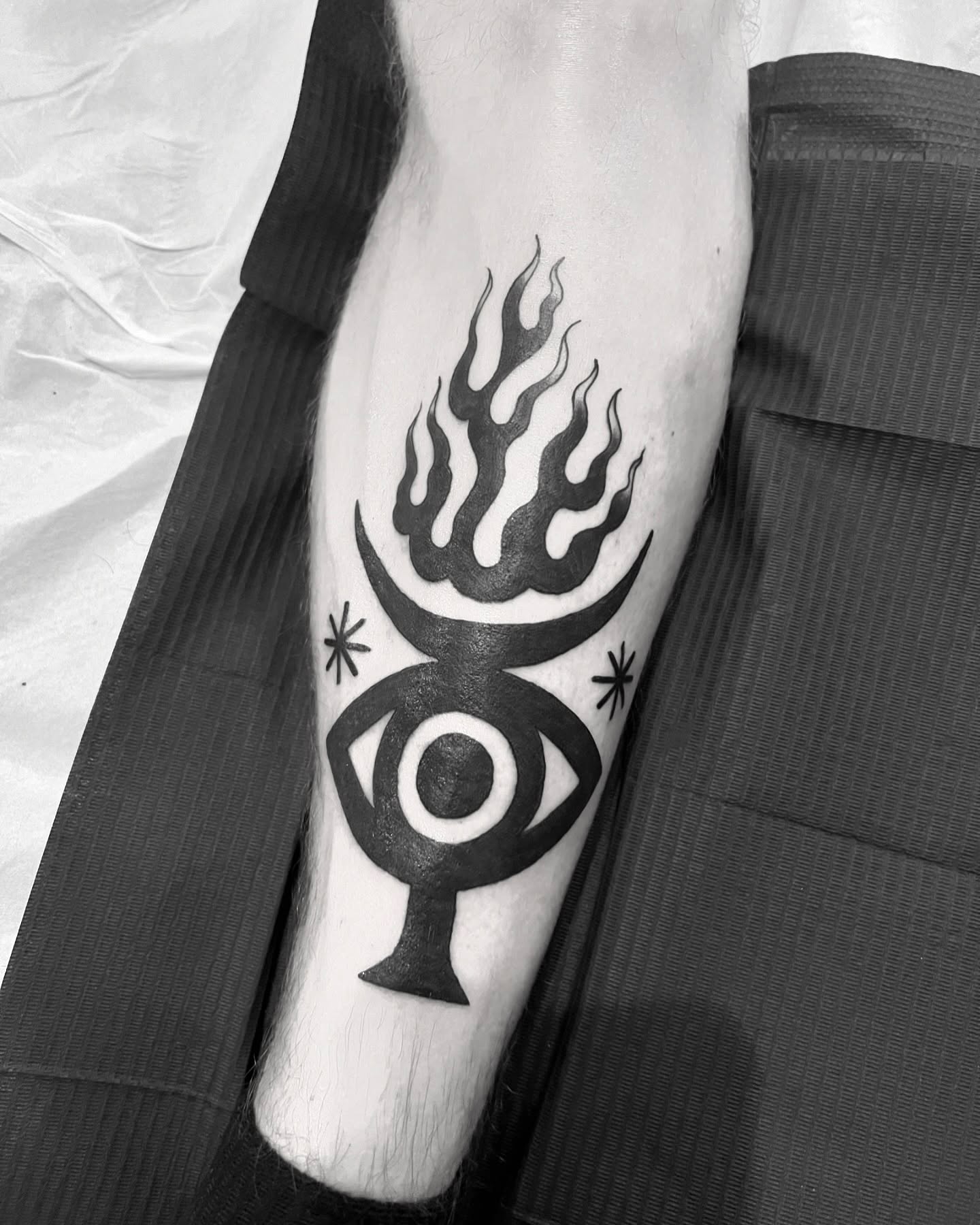 Thanks @itsyido always fun choosing a new piece for you. #leg #legtattoo #legtattoos #bold #black #blackwork #blackworkers #boldwillhold