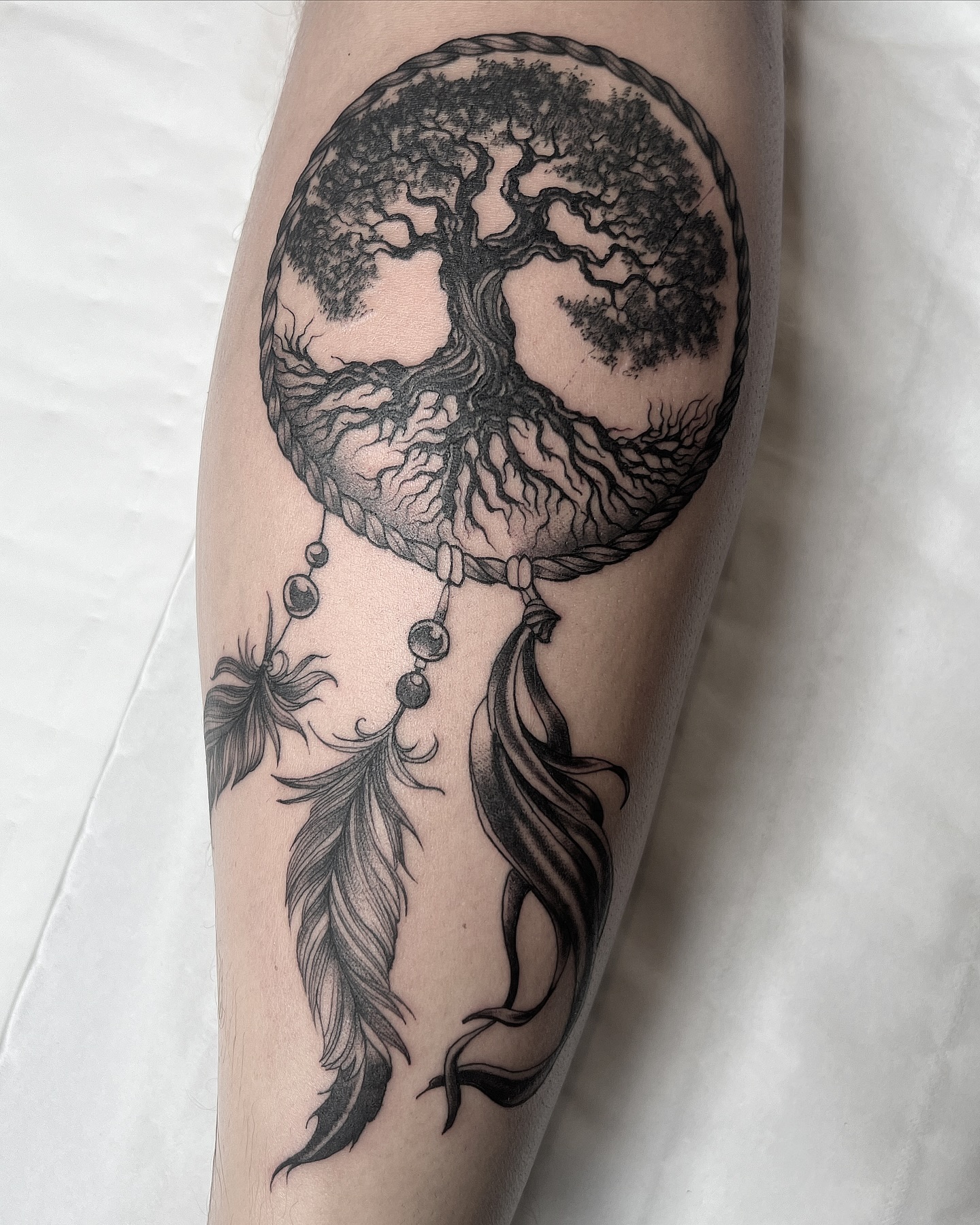 Thanks @henrydex01 This was a lot of fun to design. The tree really centralises itself inside the dream catcher and it’s something I’ve not been asked to do before ???? #dream #dreamcatcher #tree #treeoflife #dreamcatchertattoo #blacktattoo #leg #legtattoo