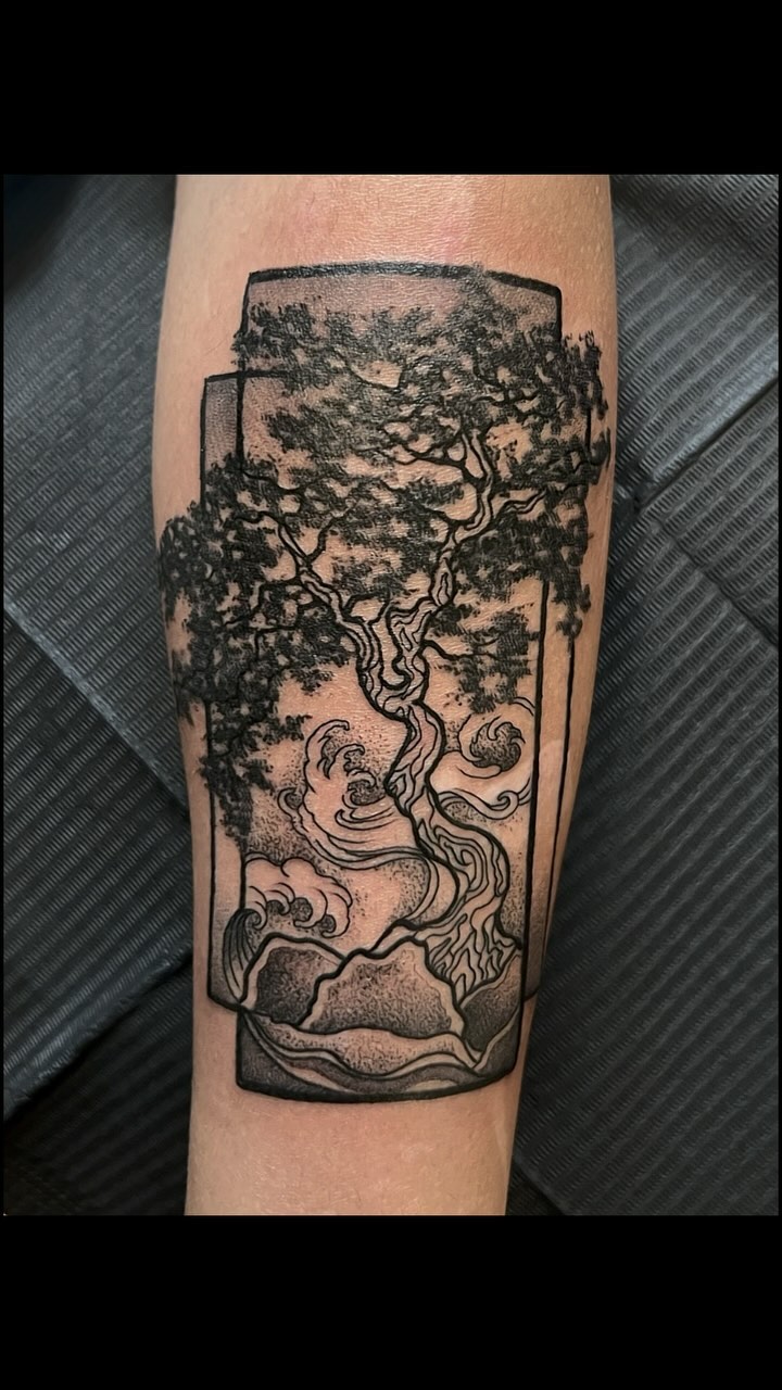 Thanks Neil for choosing this, it’s always a pleasure to see my drawings turn into tattoos. I will make some more designs using this style frame, I feel it’s a great way to portray scenery without having to have a large scale design. #frame #japan #japanesetattoo #bonsai #inkmarketing #bonsaitree #blackandgreytattoo #japaneseart  #traditional #traditionaltattoo